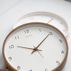 Horloge murale analogique silencieuse en bois massif