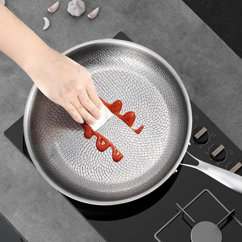 Poêle à frire antiadhésive en titane martelé, compatible avec les plaques à induction et la cuisine quotidienne